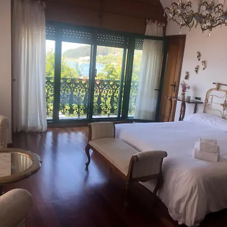 Playa Sinas Beach. A Pie De Playa. Raxo-Sanxenxo. Holiday home